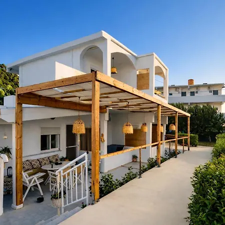 Angelos - Mediterranean Simple Living - Faliraki, Rhodes - Upper Floor 3 & 4 Apartment Faliraki